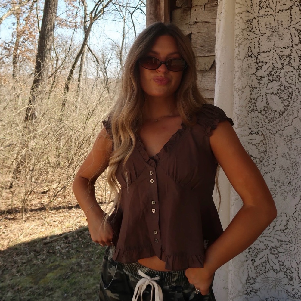 Women’s Brown Ruffled Button-Front Tank Blouse - Picture 4 of 4